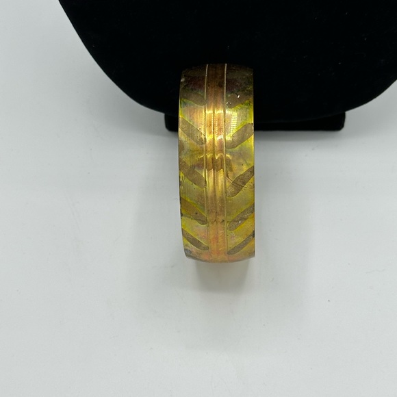 Vintage brass and copper bangle. 1in wide, 2.75 inner. 12grams - Picture 3 of 7